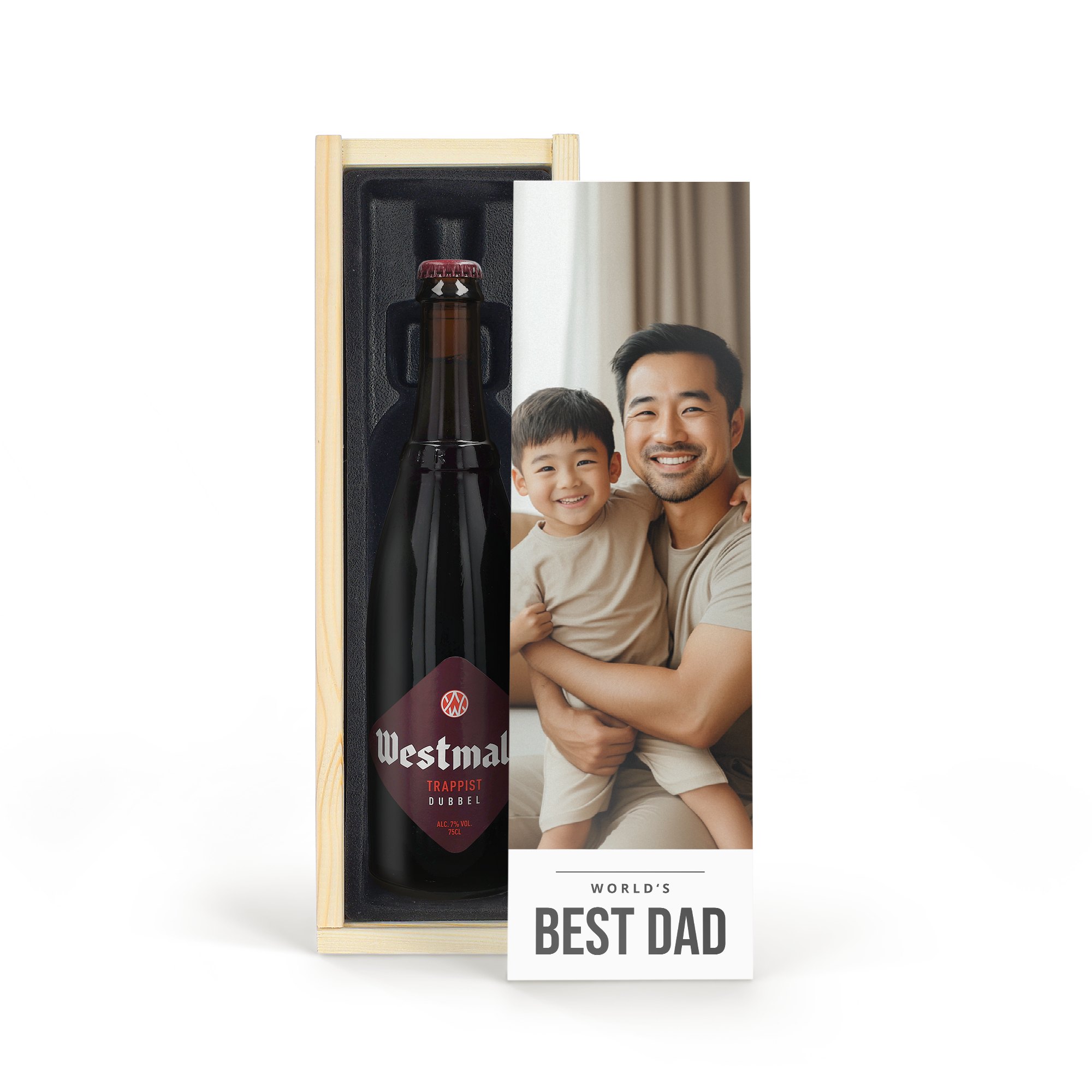 Butelka piwa Westmalle w drewnianej skrzynce z kolorową spersonalizowaną etykietą ze zdjęciem taty i syna oraz tekstem World's Best Dad to idealny prezent na piwo.