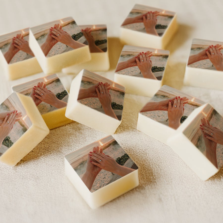 Sjokolade med foto individuelt innpakket Den mest utsøkte sjokoladen med et bilde av hender ved solnedgangen, spiselig trykk.