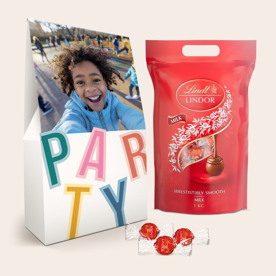 Personalised Lindt chocolate gift box - 1kg Personalised Lindt chocolate gift box - 1kg