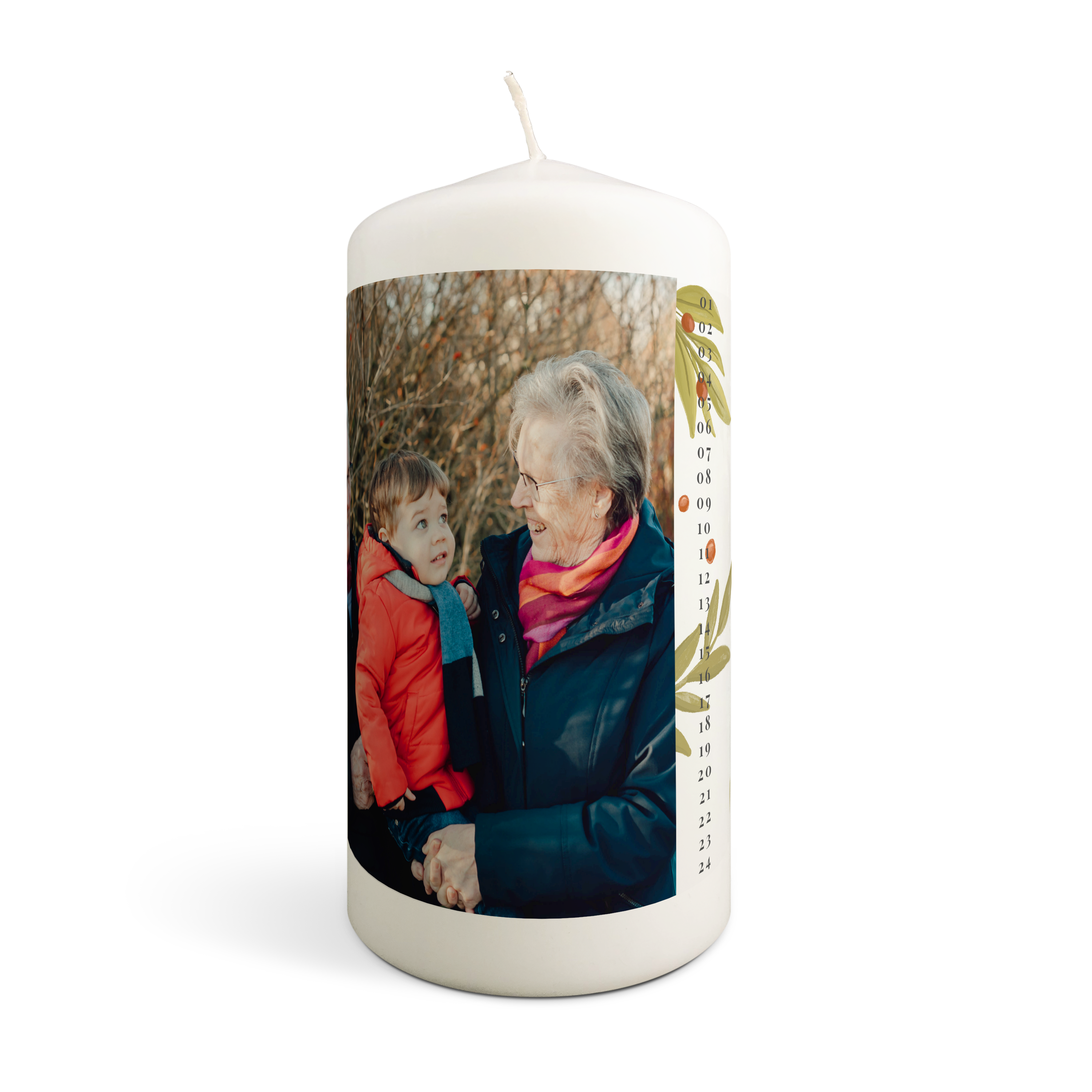 Personligt adventsteatinlys med et trykt foto af en kvinde og et barn og numre 1-24 til at tælle ned til jul