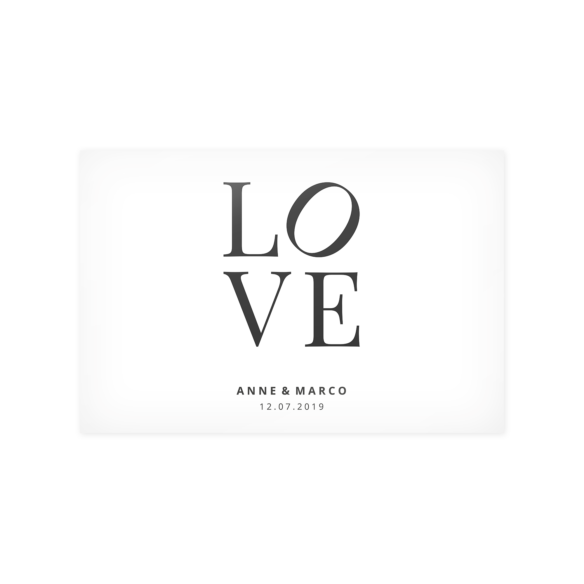 Foto Poster mit dem Wort LOVE und den Namen Anne & Marco sowie dem Datum 12.07.2019 gedruckt. Genieße von deinen schönsten Momente auf einzigartige Weise, dein Foto als Poster!