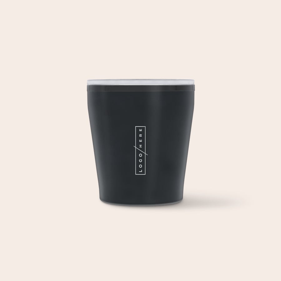 Koffiebeker to go met naam en/of tekst Zwarte gepersonaliseerde koffiebeker to go met wit logo en aanpasbare opdruk