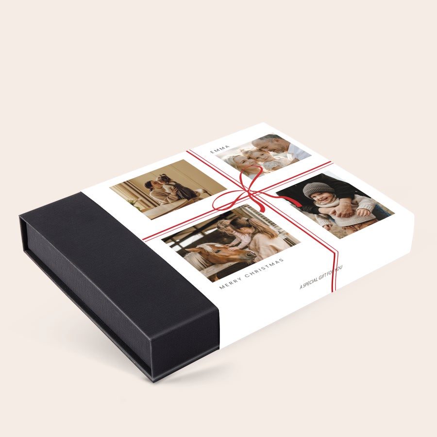 Caja de bombones de lujo - Navidad Caja de chocolates navideños personalizados con fotos familiares y nombres, envuelta en funda impresa.
