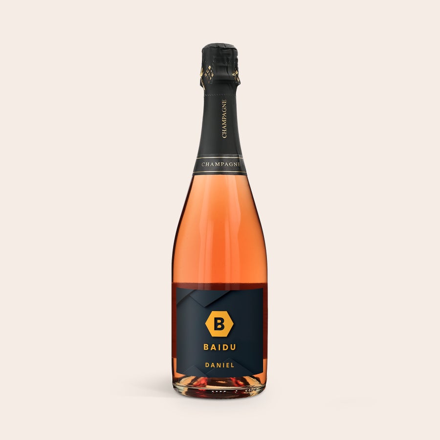 Champagne med egen etikett eller låda  - René Schloesser Rosé Flaska rosé champagne med en svart personlig etikett med initialen B, namnet Baidu och Daniel tryckt i guld