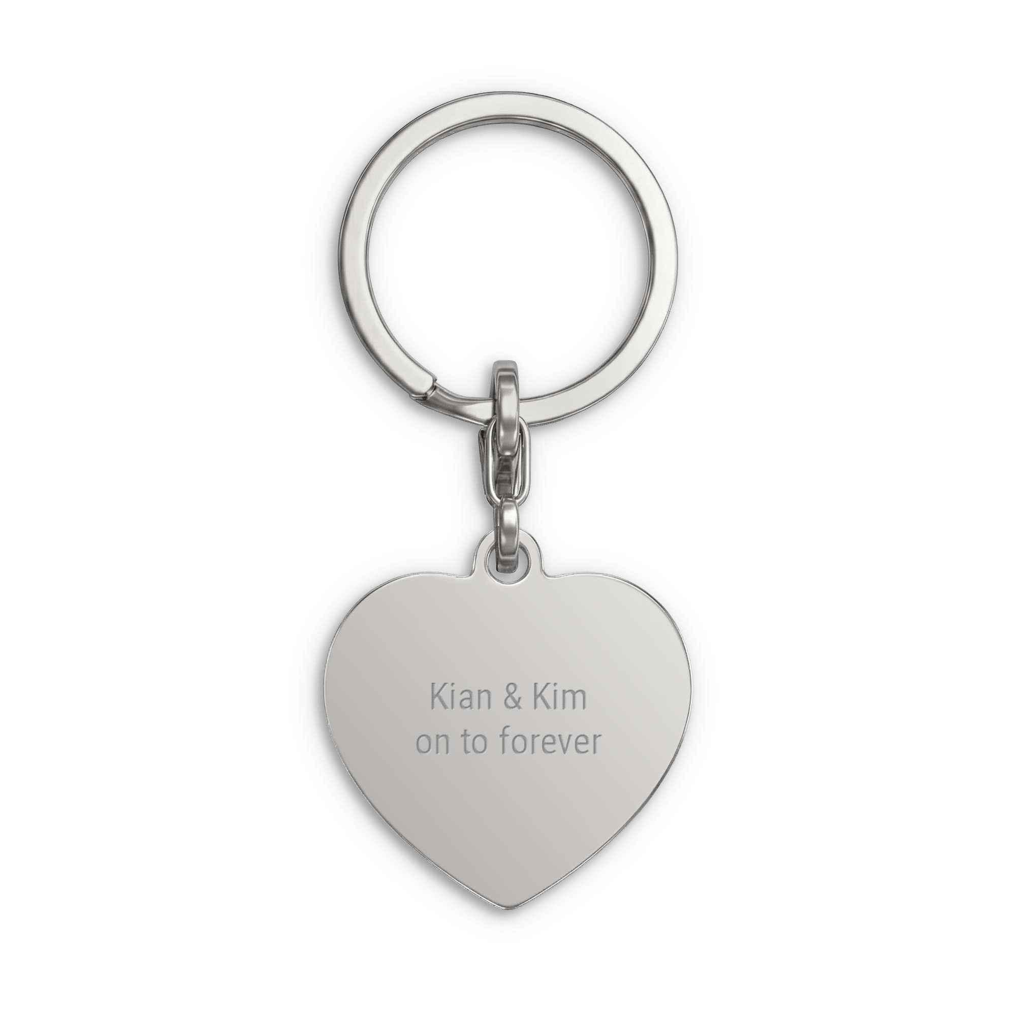 Schlüsselanhänger mit Gravur Herz Silber, graviert mit "Kian & Kim on to forever", ein persönliches Geschenk.