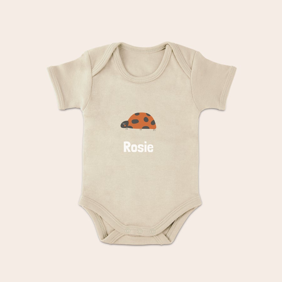 Body de bebé Body de bebé beige personalizado con estampado de mariquita y el nombre Rosie