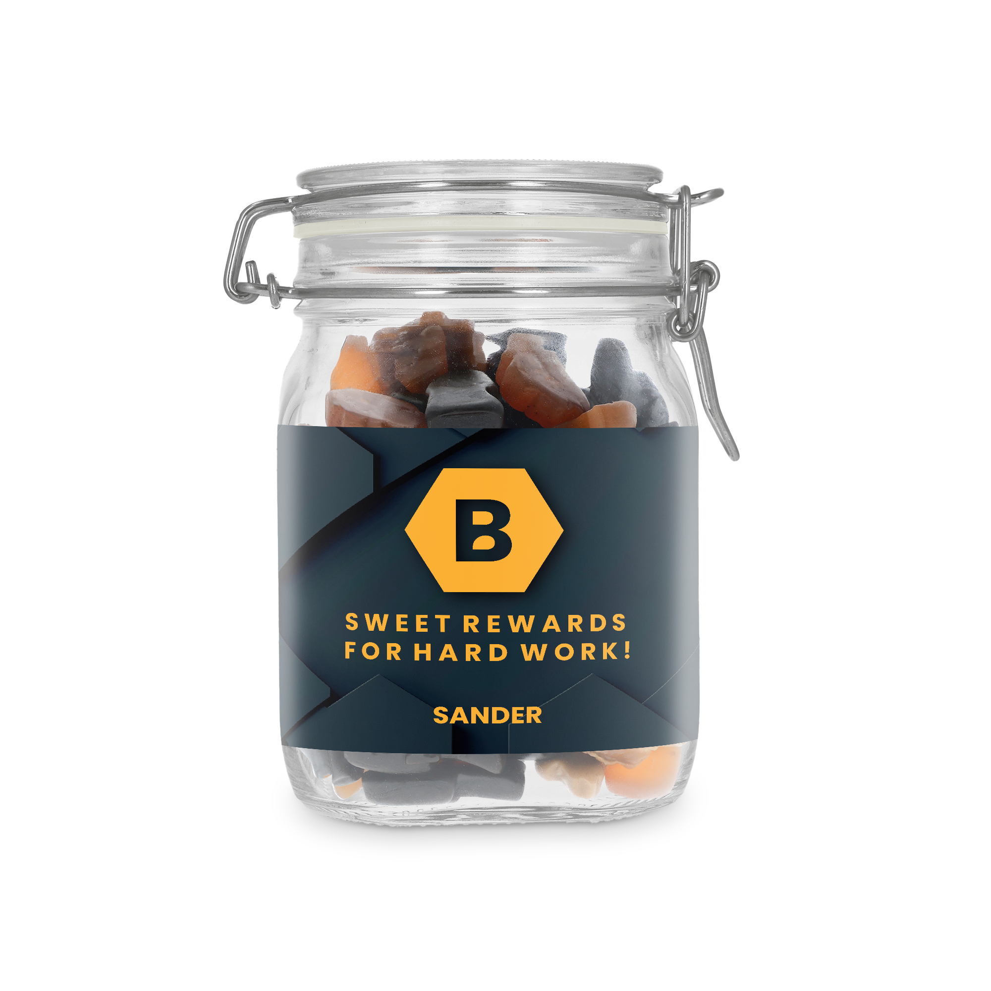 Glaskrukke fyldt med lakrids og en personlig etikette printet med teksten SWEET REWARDS FOR HARD WORK og navnet Sander