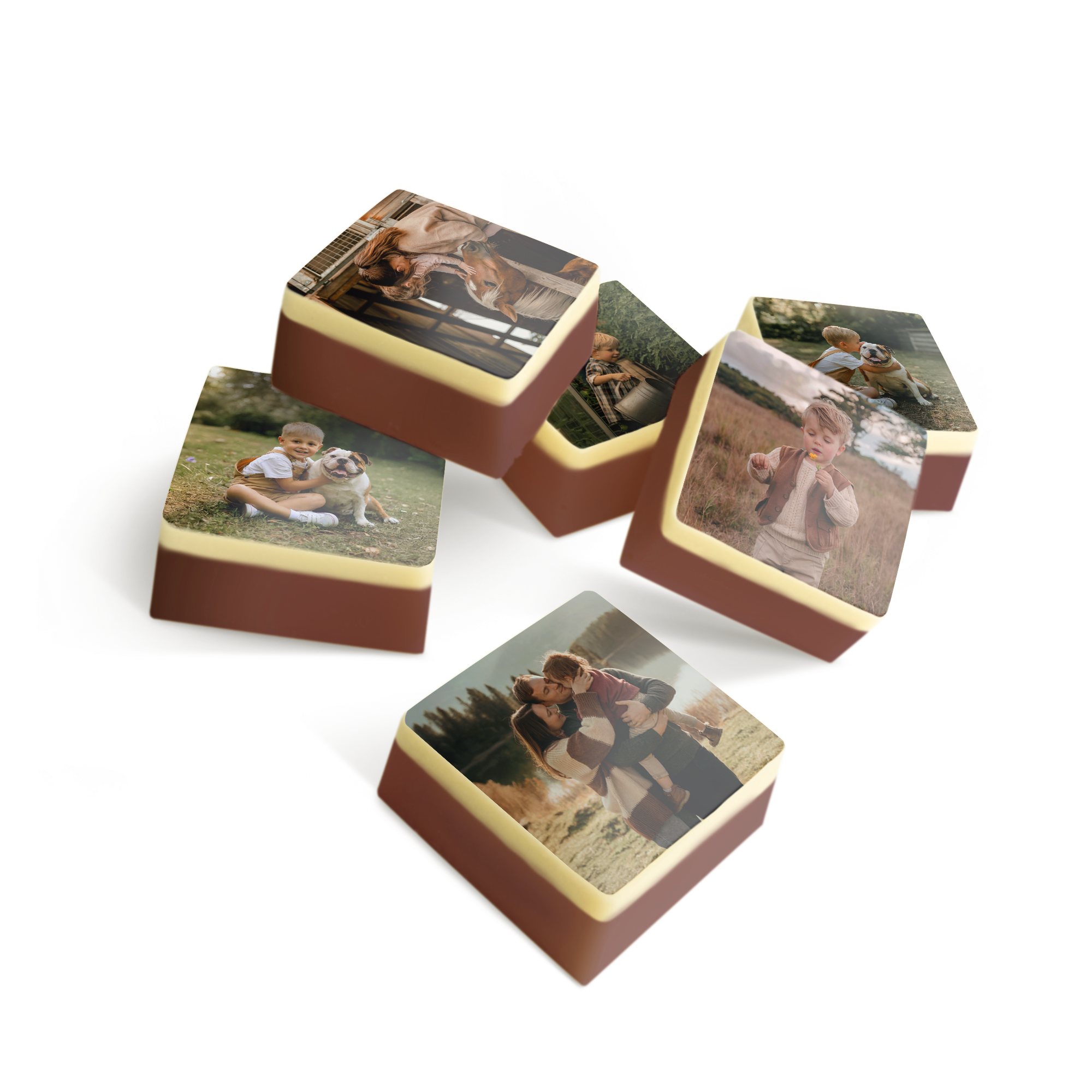 Cinci ciocolate personalizate cu fotografii printate, parte dintr-un calendar de advent, cu imagini de familie.