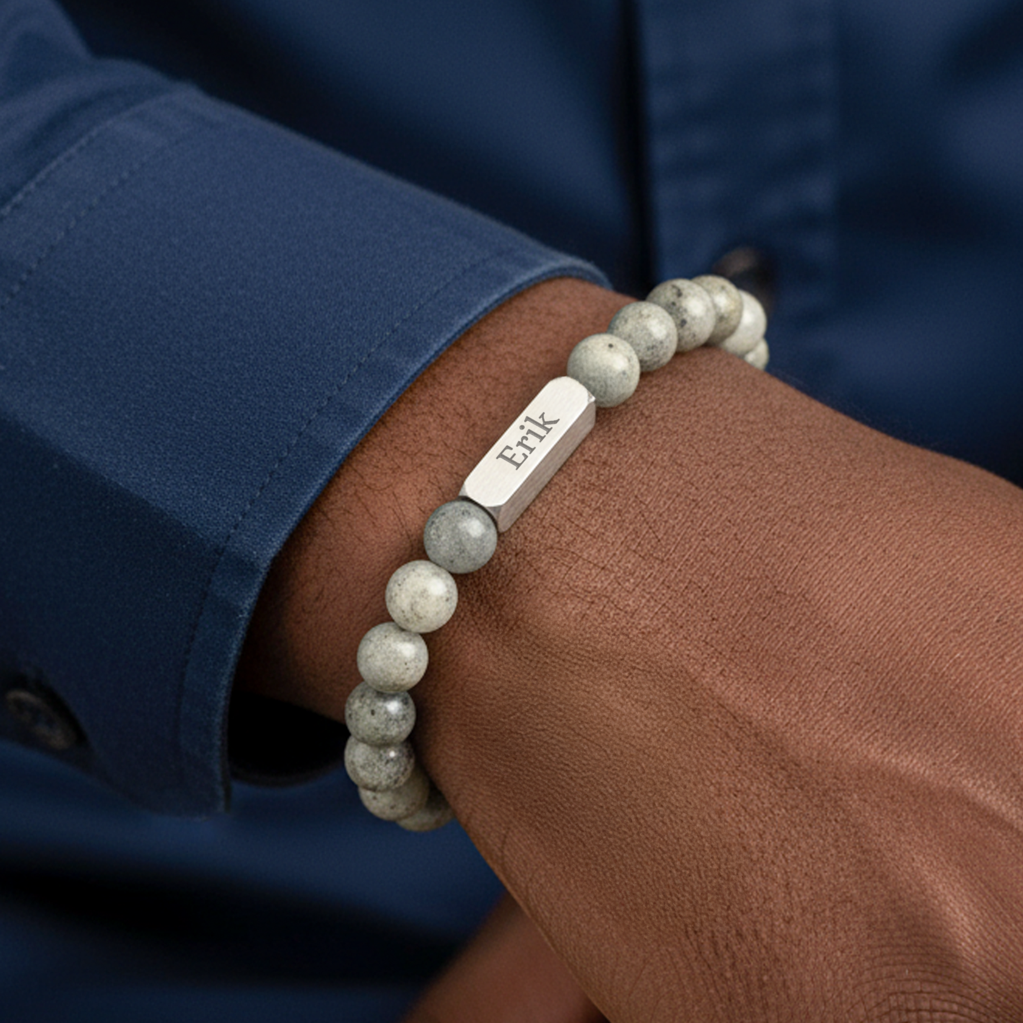 Personligt armband med ädelstenar