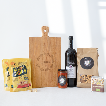 Präsentbox mit Wein, Servierbrett & Snacks