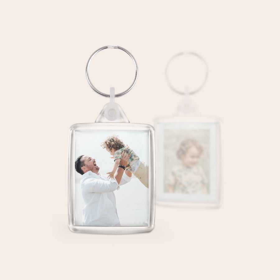 Schlüsselanhänger mit Logo Transparente Schlüsselanhänger selbst gestalten mit Foto, beidseitig bedruckt mit Vater und Kind
