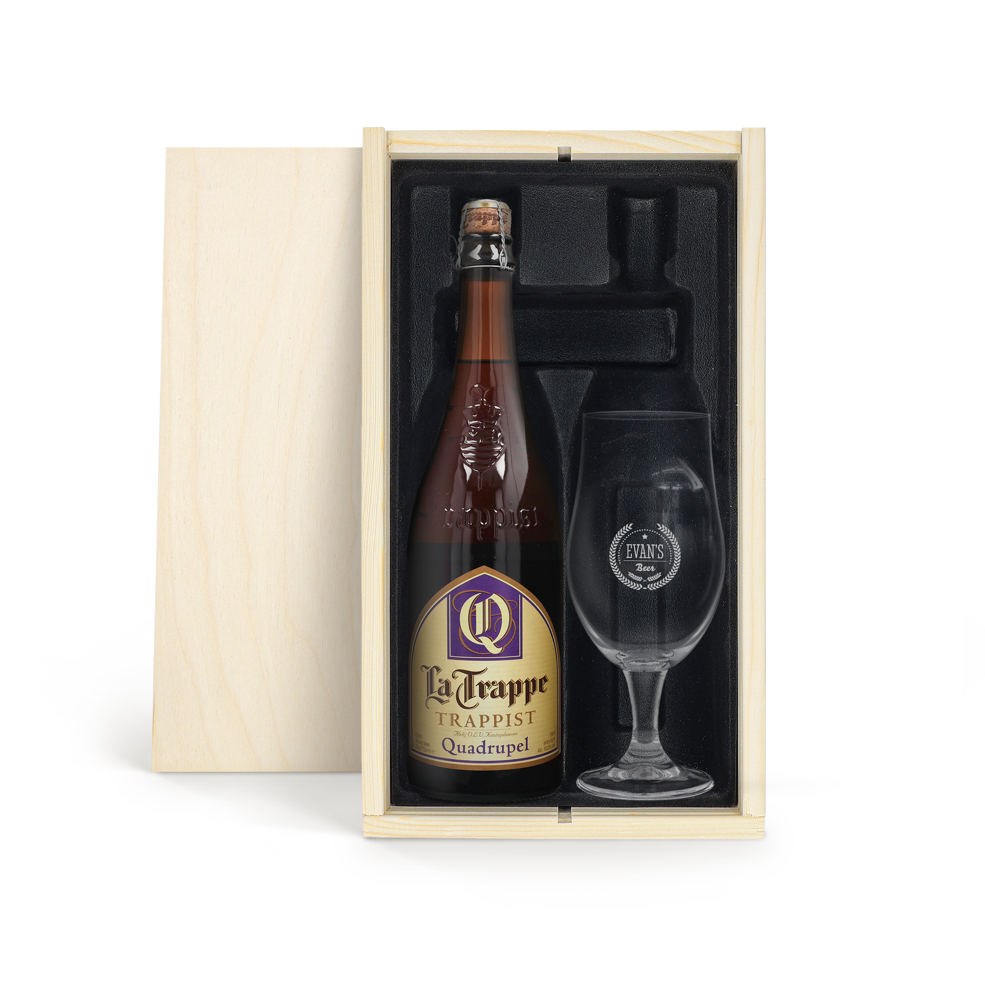 Set de regalo de cerveza con vidrio grabado personalizado con diseño Evan's Beer, botella La Trappe y caja de madera.