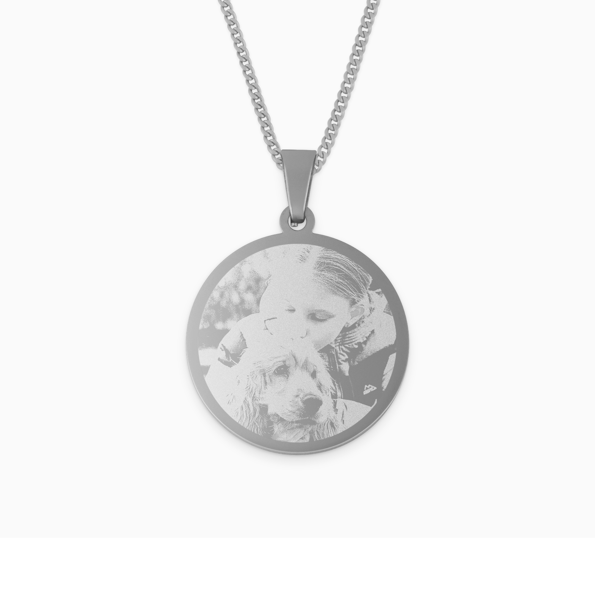 Rhodium Anhänger rund mit Fotogravur von einem Kind und Hund. Ein schönes personalisiertes Geschenk.