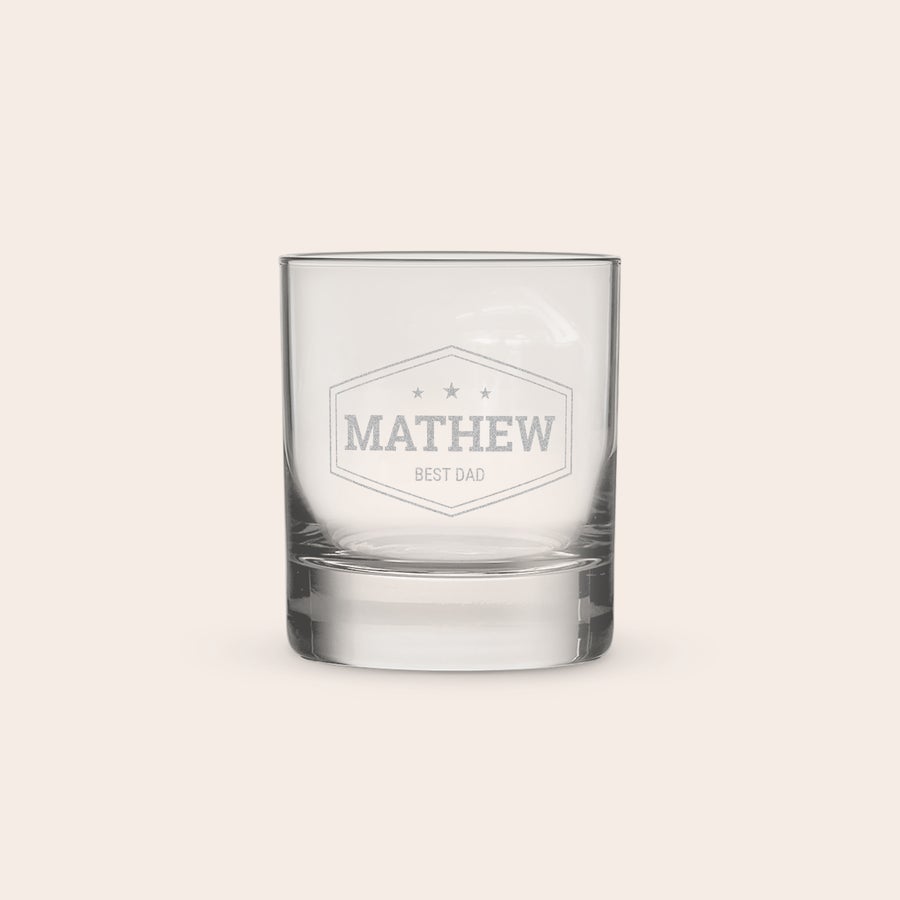 Whiskey - Bicchiere Personalizzato Bicchiere da whiskey personalizzato inciso con nome Mathew e scritta Best Dad all'interno di una forma esagonale