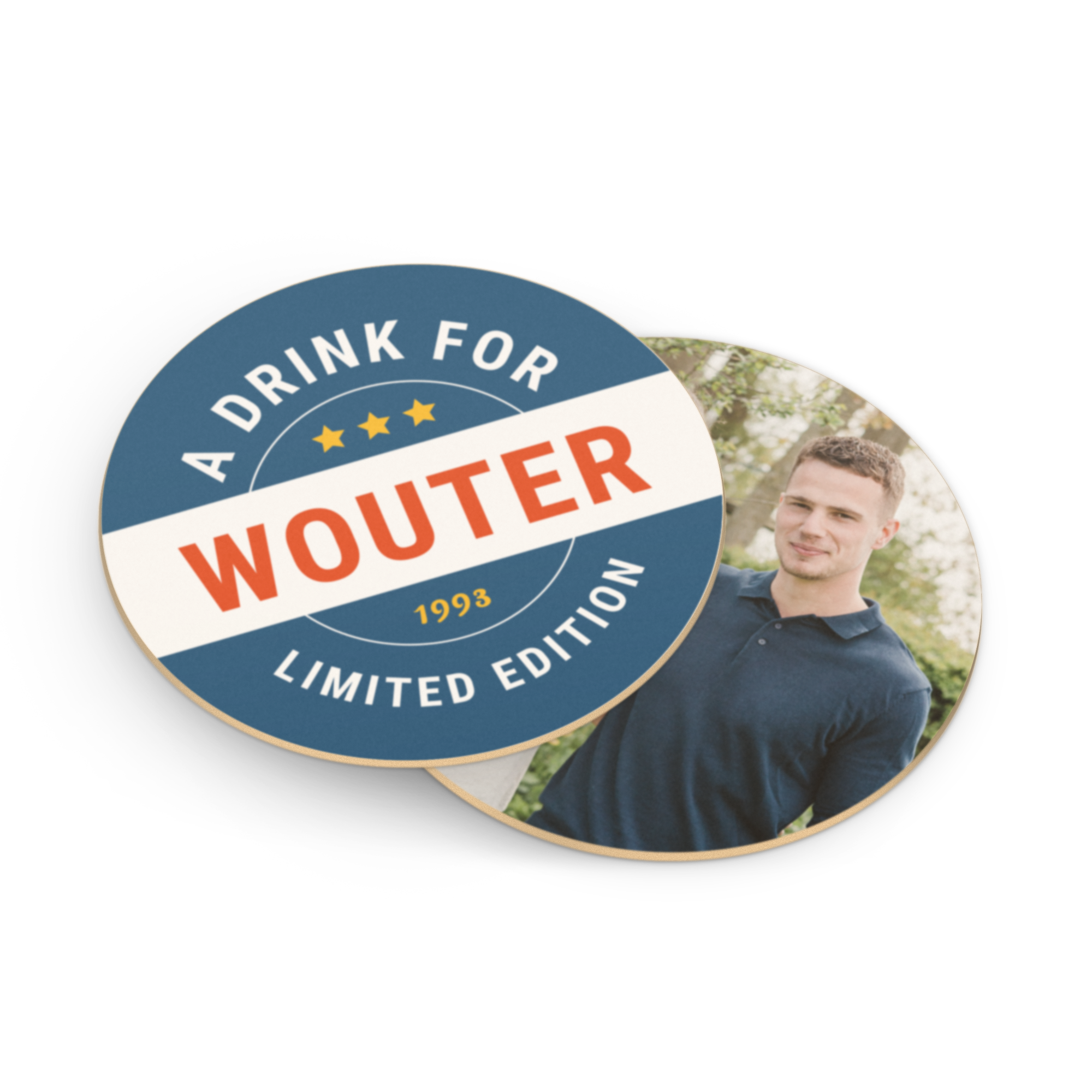 Gepersonaliseerde bierviltjes bedrukt met de naam Wouter en een foto van een man, 'A drink for Wouter Limited Edition 1993'.