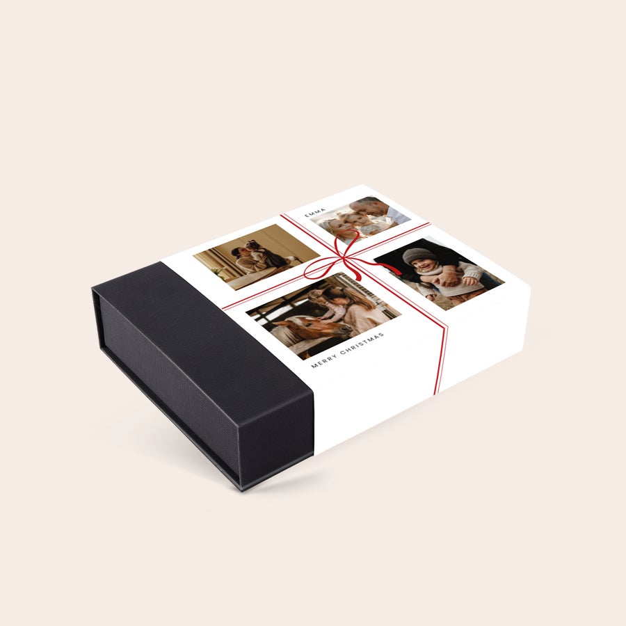 Caja de bombones de lujo - Navidad Caja de chocolates navideños personalizada con cuatro fotos familiares impresas y mensajes "Emma" y "Merry Christmas". Crea dulces recuerdos con chocolates navideños personalizados.