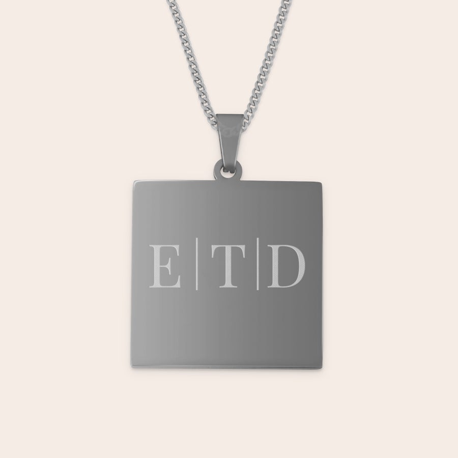 Kette mit viereckigem Anhänger Kette mit viereckigem Anhänger