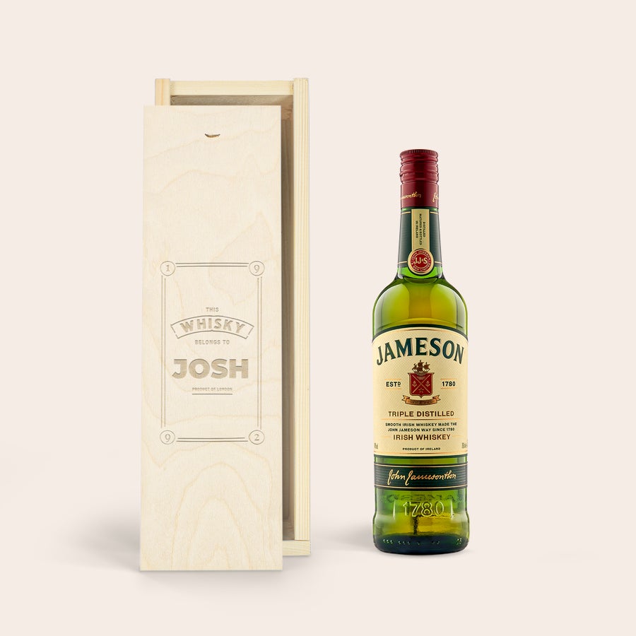 Whisky Jameson personalizado Botella de whisky Jameson en caja de madera personalizada con el nombre grabado "Josh".
