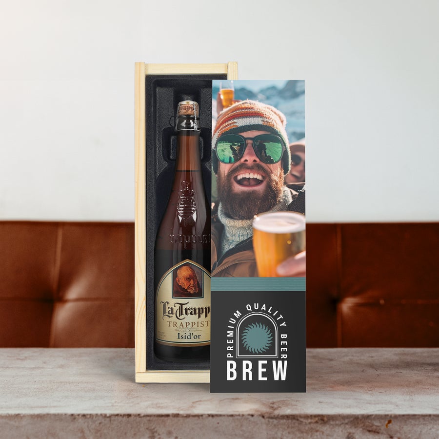 Bière Trappiste La Trappe Isid'or personnalisée Bouteille de bière La Trappe Isid'or dans un coffret en bois avec étiquette personnalisée photo