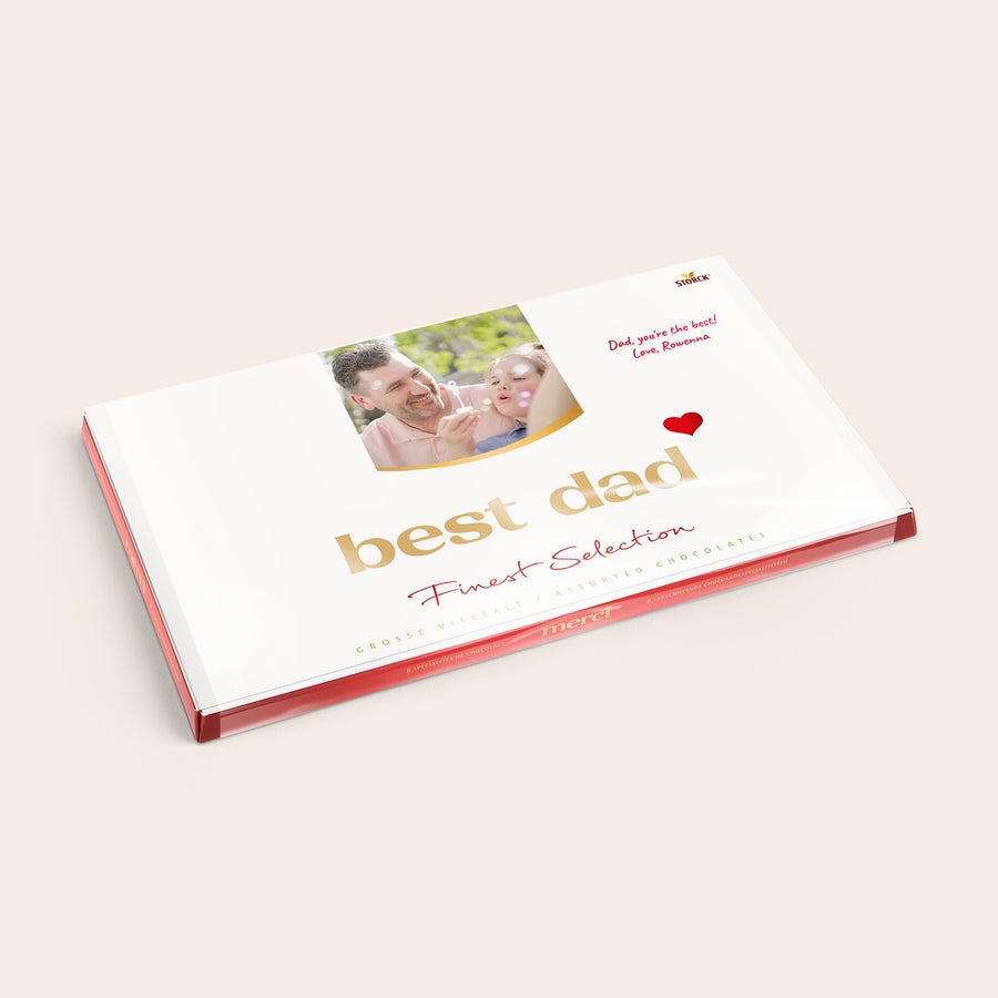 Merci Chokolade med personligt kort Merci chokolade gaveæske med personligt kort, trykt med et foto af far og datter og teksten "Dad, you're the best! Love, Rowenna"