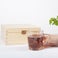 Houten theedoos met gegraveerd theeglas
