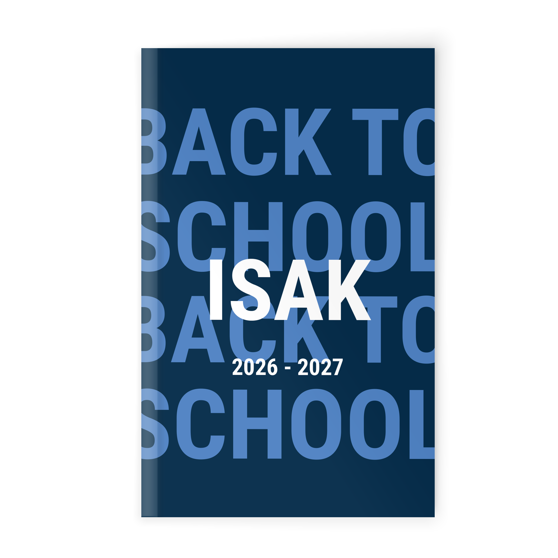 Personlig skoledagbog - 2026/2027 - Indbundet i mørkeblå med lyst blåt Back to School-mønster og navnet ISAK samt årstallene 2026-2027 trykt.