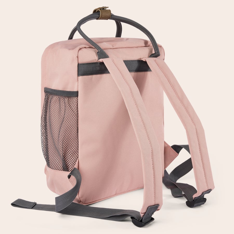 Personlig ryggsäck med namn Personlig ryggsäck i rosa med justerbara axelremmar, handtag och nätficka, anpassningsbar med namn