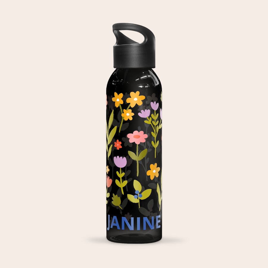 Trinkflasche bedrucken Schwarze, personalisierte Wasserflasche mit buntem Blumenmuster und aufgedrucktem Namen Janine für deine Lieben