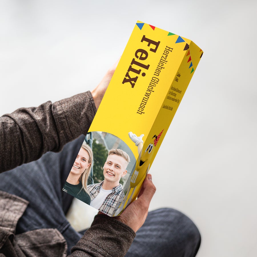 M&M´s personalisieren - Candy Tower Personalisierte M&M's Geschenkbox mit gedrucktem Foto eines Paares und dem Namen Felix, um deine Liebsten zu überraschen.