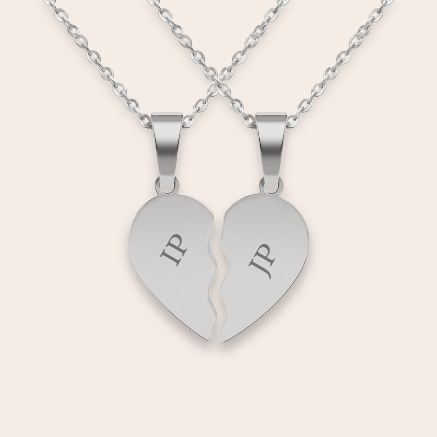 Collana con cuore spezzato inciso Collana con cuore spezzato inciso
