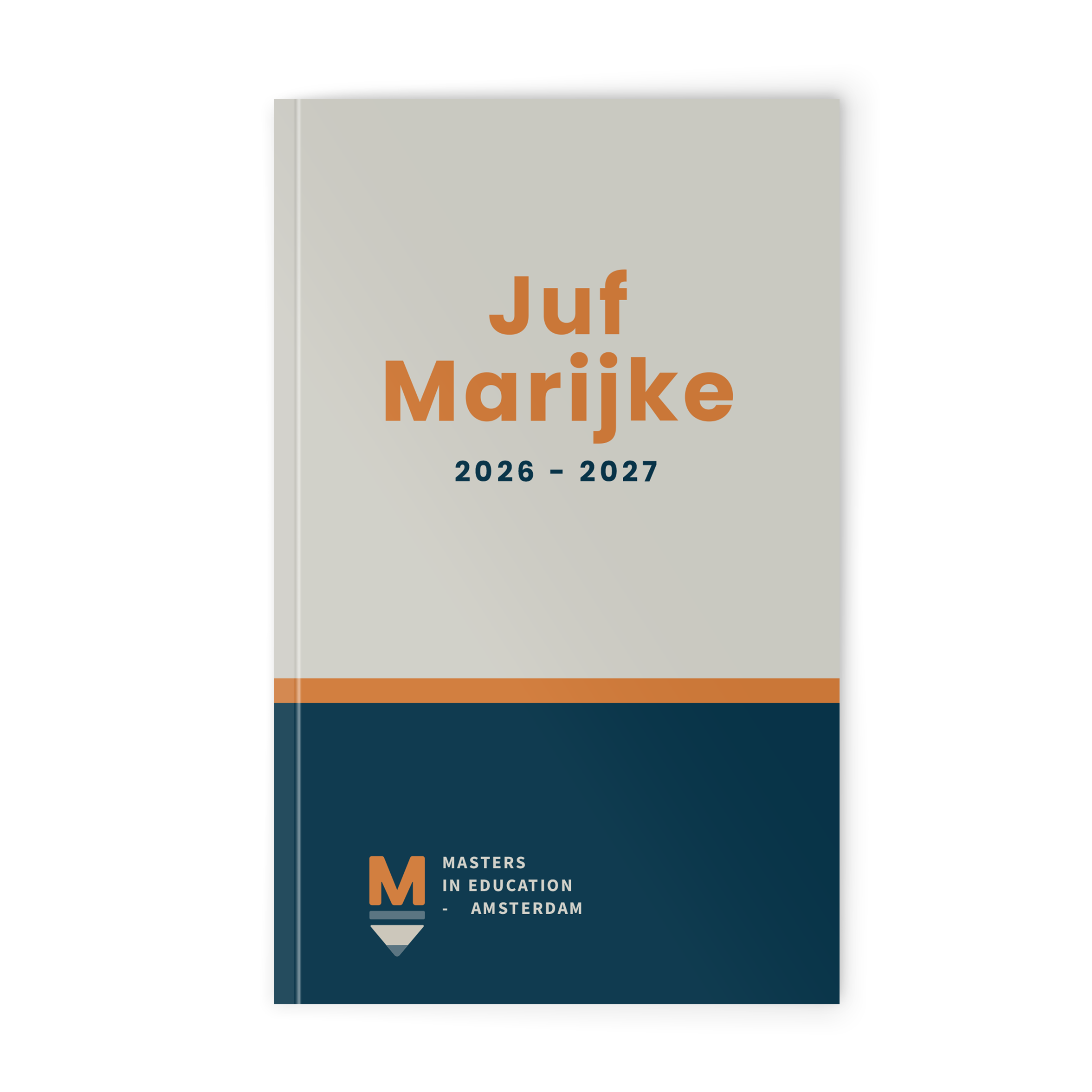 Gepersonaliseerde schoolagenda 2026/2027 - Softcover met naam Juf Marijke en datum, gedrukt op een lichte achtergrond.