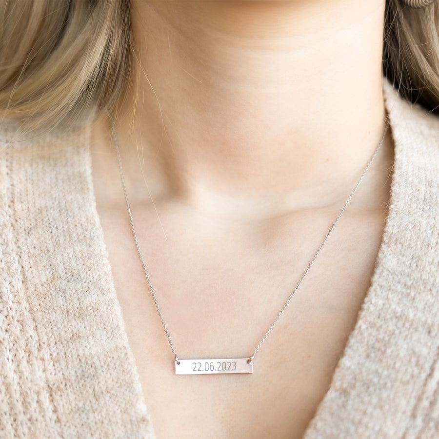 Flat bar necklace with name | YourSurprise