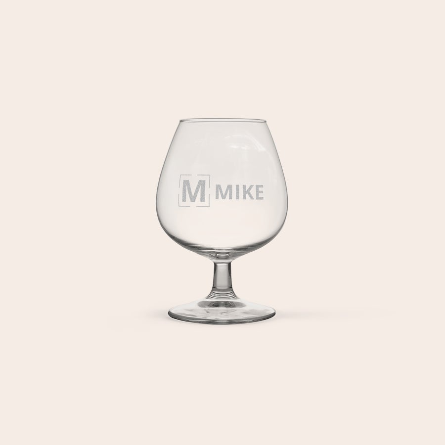 Cognac glas Graverat konjaksglas med texten "M Mike", en perfekt present för att överraska konjaksälskaren.