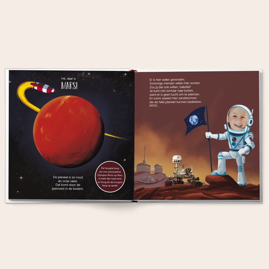 Boek "De kleine astronaut" personaliseren Boek met naam en foto De kleine astronaut en naam Hardcover met persoonlijke foto van kind in astronautenpak op Mars