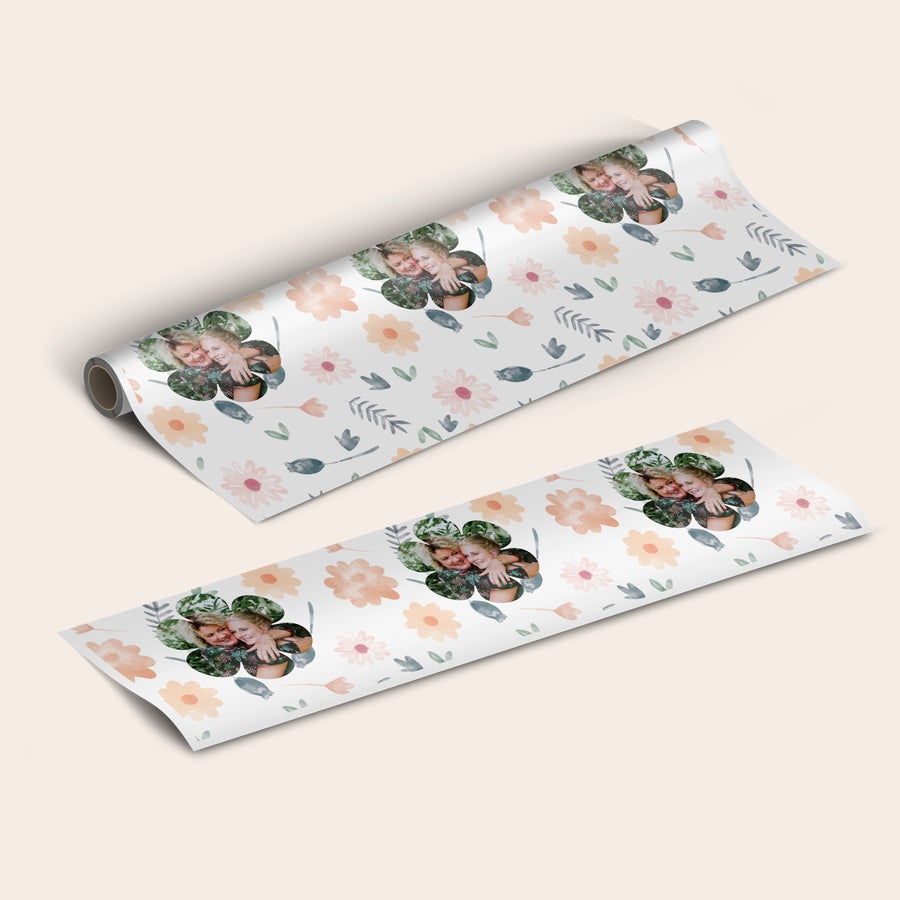 Carta regalo personalizzata Carta da regalo personalizzata con design floreale e stampa fotografica di una mamma e figlia abbracciate