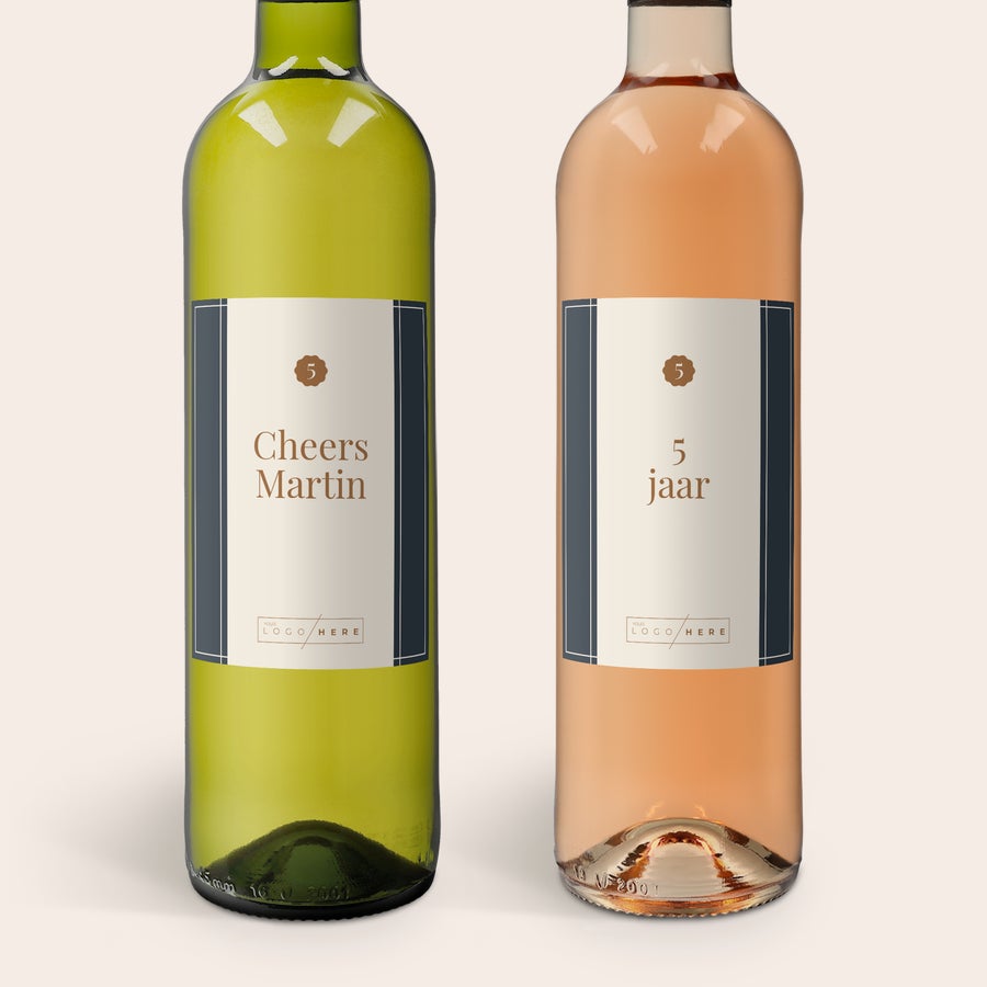 Personalizowany zestaw win Maison de la Surprise Dwie butelki wina, białe i różowe, z personalizowanymi etykietami z napisem Cheers Martin i 5 jaar