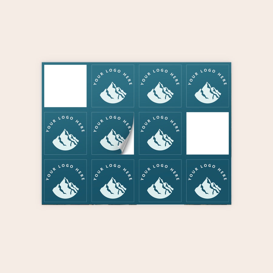 Aufkleber selbst gestalten Personalisiertes Bogen Fotosticker mit Logo bedruckt, ein Sticker löst sich vom Bogen. Überrasche mit Fotostickern mit deinem eigenen Design!