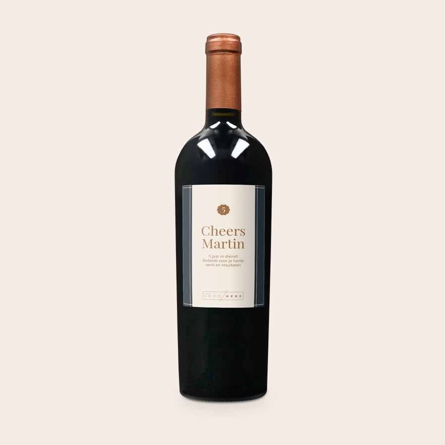 Wijn met bedrukt etiket - Salentein - Primus Malbec Rode Salentein Primus Malbec wijnfles met een bedrukt etiket met de tekst "Cheers Martin", "5 jaar in dienst! Bedankt voor je harde werk en resultaten" en een logo.