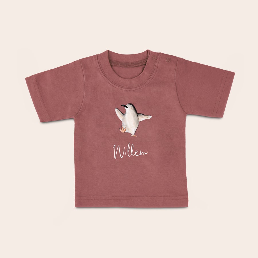 T shirt bébé personnalisé T-shirt bébé rose personnalisé avec un pingouin et le nom Willem imprimés pour votre petit bout de chou.