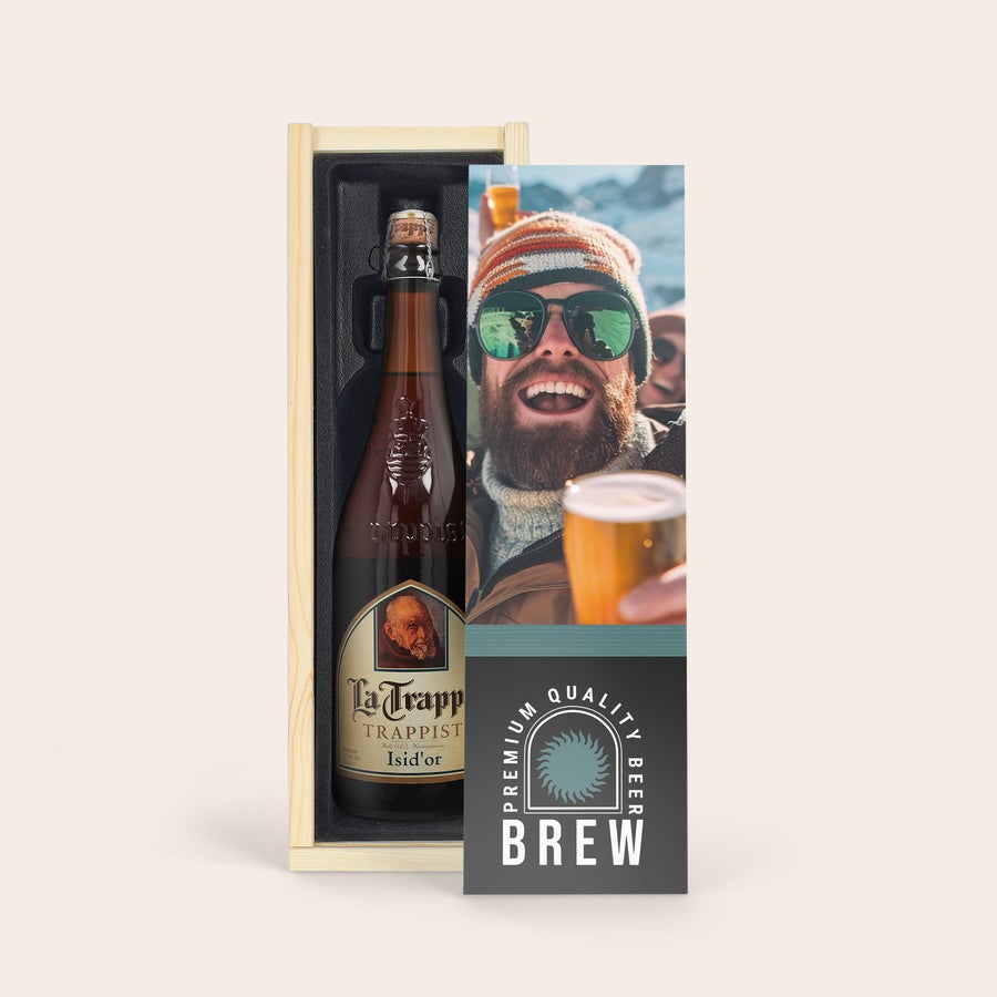 Bier Trappistenbier La Trappe Isid'or personalisieren Trappistenbier in personalisierter Holzkiste mit Foto und "Brew" Schriftzug, gedruckt auf der Kiste.