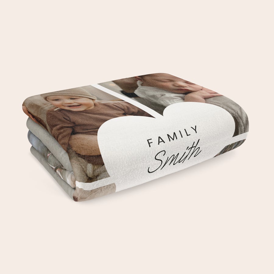 Foto odeja iz flisa Personalizirana odeja iz flisa s fotografijami dojenčkov in napisom Family Smith, natisnjena za presenečenje.