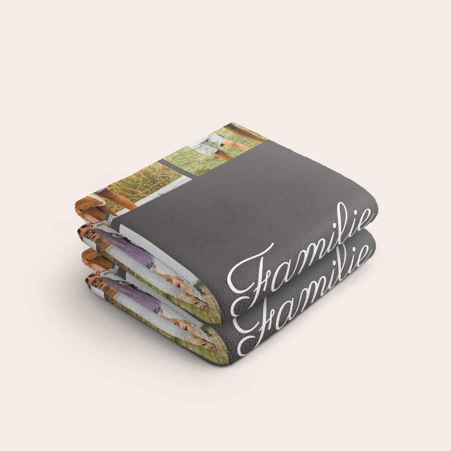 Handtuch Set bedrucken Zwei graue Gästehandtücher komplett bedrucken – 30 x 50 cm mit Fotos und dem Schriftzug