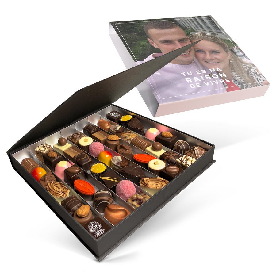 Coffret chocolats de Saint Valentin personnalisé - 49 pièces