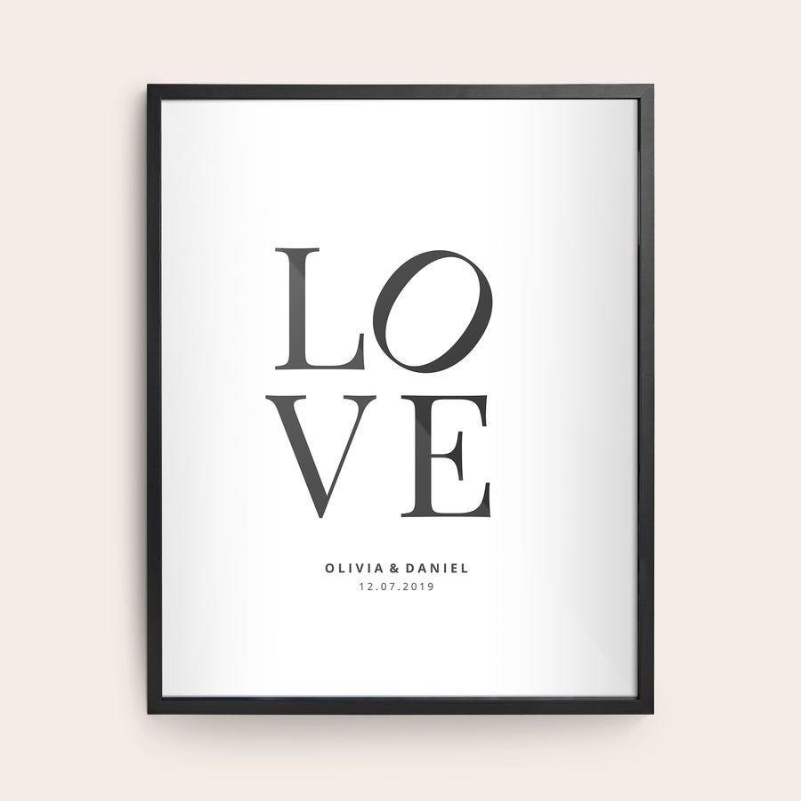 Zdjęcia w ramce na prezent Uwiecznij ulubione wspomnienia na plakacie Love w czarnej ramie, spersonalizowanym tekstem Olivia & Daniel 12.07.2019