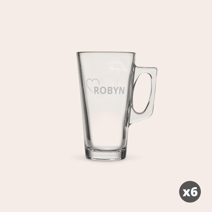 Latte macchiato lasi Henkilökohtainen latte macchiato -lasi, jossa kaiverrettuna sydän ja nimi ROBYN