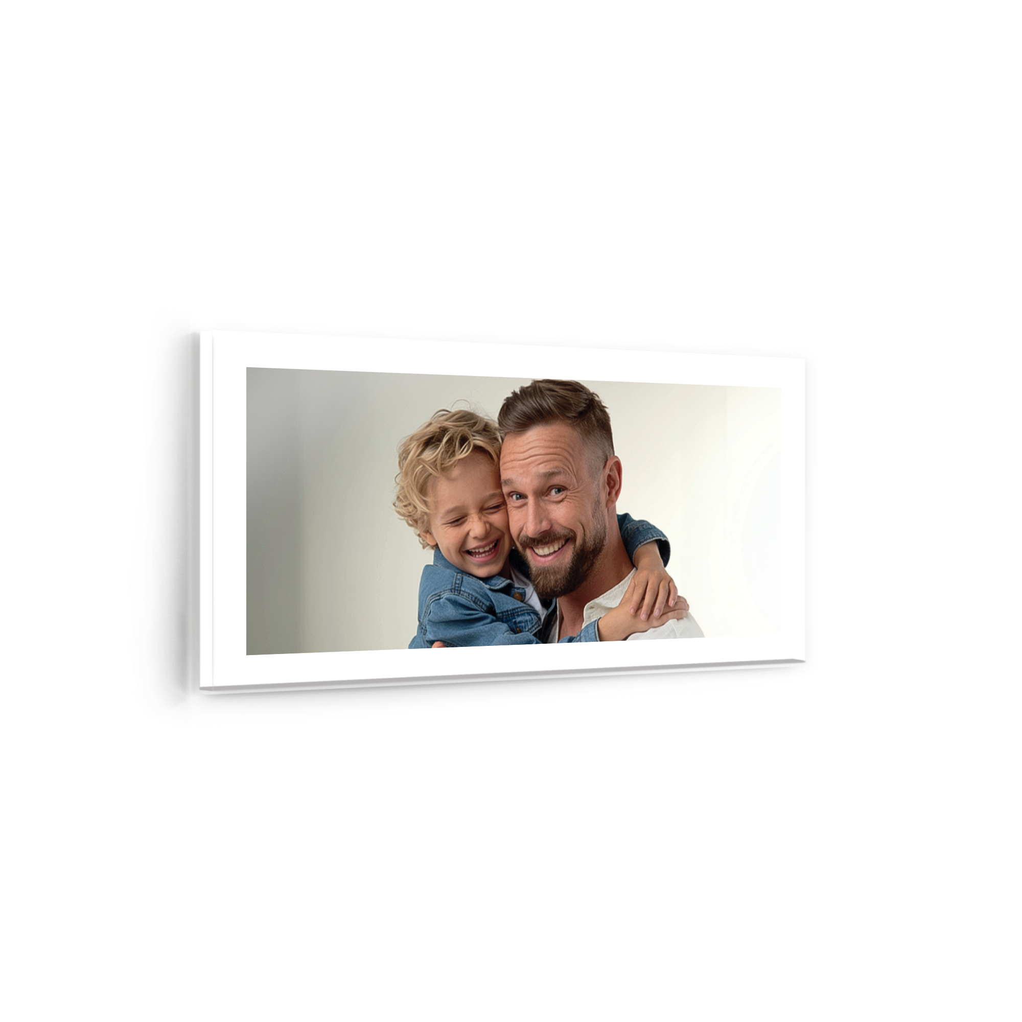 Zdjęcie na akrylu z uśmiechniętym ojcem i dzieckiem, personalizowane własną fotografią