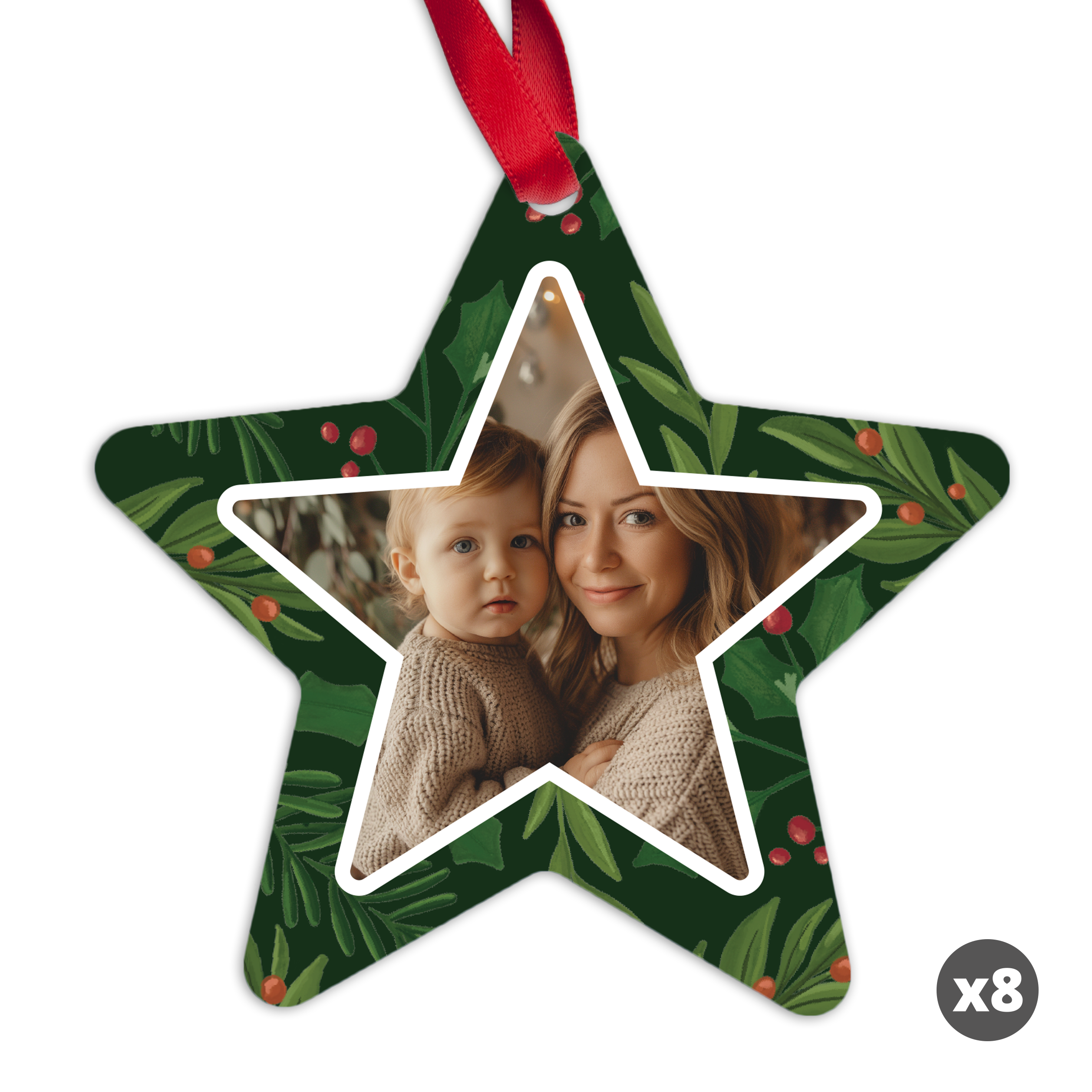 Adorno navideño de aluminio en forma de estrella verde con una foto personalizada de una madre y su bebé.