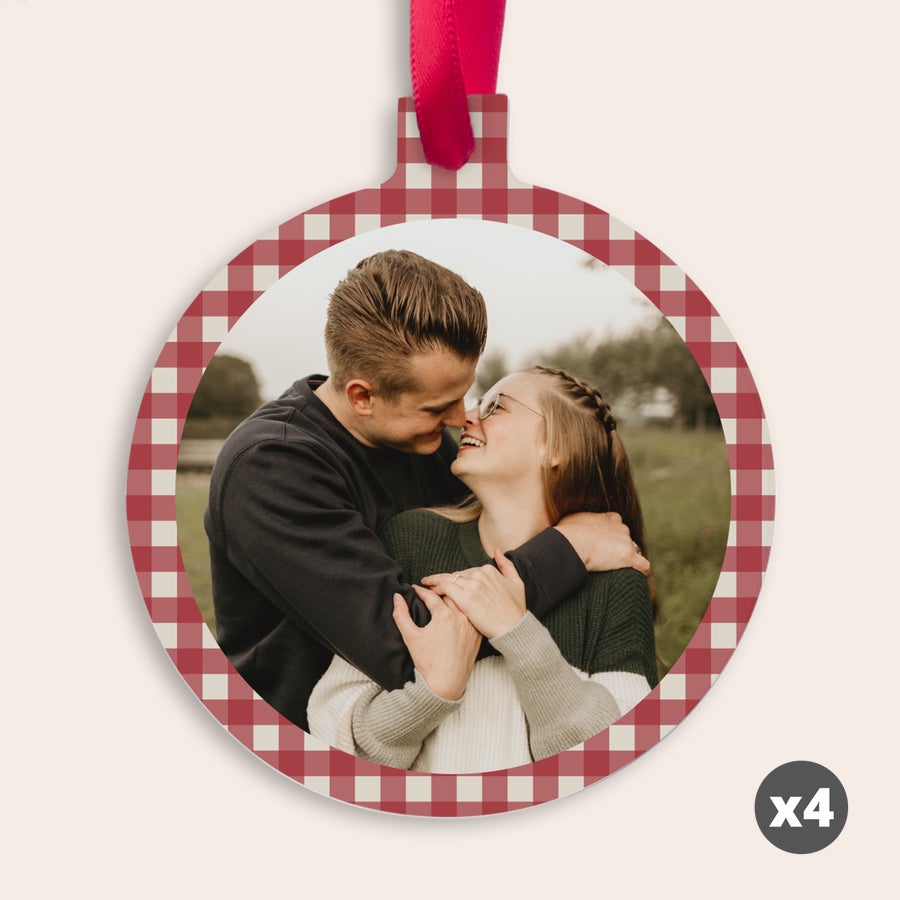 Decorazioni Natalizie per l'Albero Addobbi natalizi in alluminio con foto stampata di coppia felice e bordo a quadri rossi