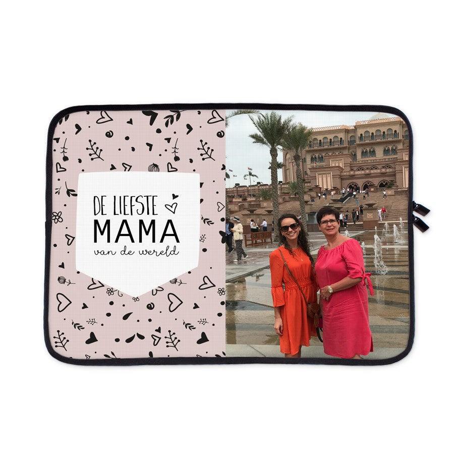 Bedrukte laptophoes met foto van twee lachende vrouwen en de tekst De Liefste Mama van de wereld.