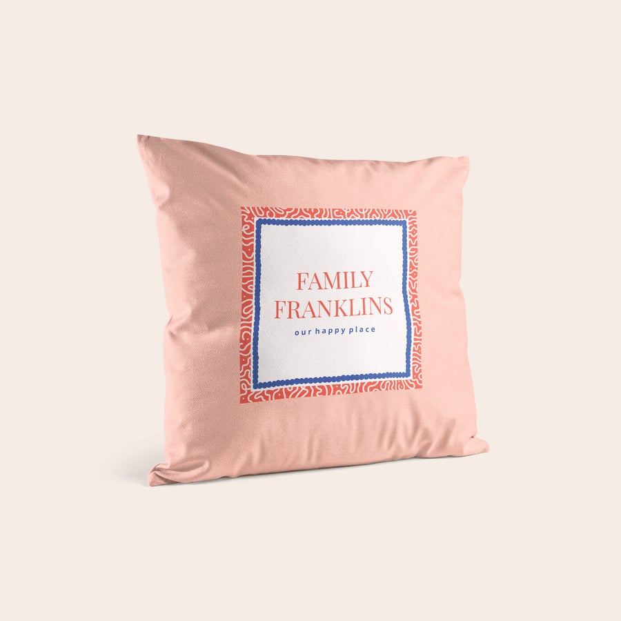 Personalizowane poduszki Poduszka personalizowana w kolorze brzoskwiniowym z nadrukowanym napisem Family Franklins